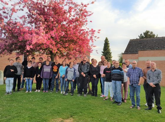 Dans le Nord, au Cateau- Cambrésis, 36 adultes en situation de handicap vivent toute l’année au foyer Rosette-de-Mey, géré par l’APAJH Nord. Leur travail à l’ESAT ayant temporairement cessé à cause du confinement, ils ont décidé d’occuper leur journée en créant des cadeaux pour le personnel soignant.