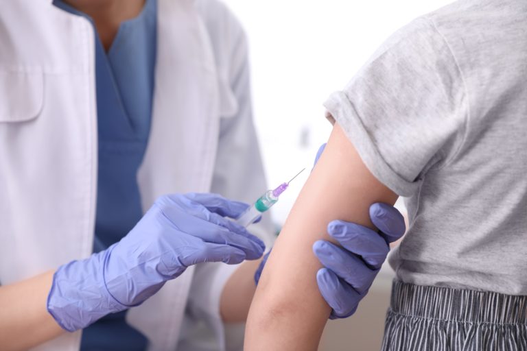 Pour une vaccination massive des personnes en situation de handicap et de leurs aidants