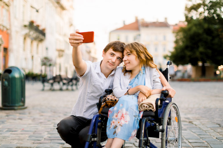 Déconjugalisation de l’AAH : « Le handicap reste personnel »